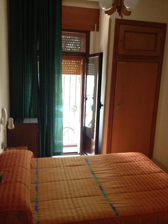 Hostal Cervantes Valdemoro Værelse billede