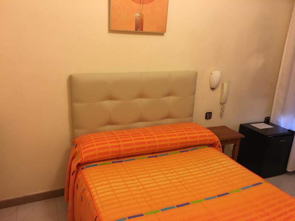 Hostal Cervantes Valdemoro Eksteriør billede