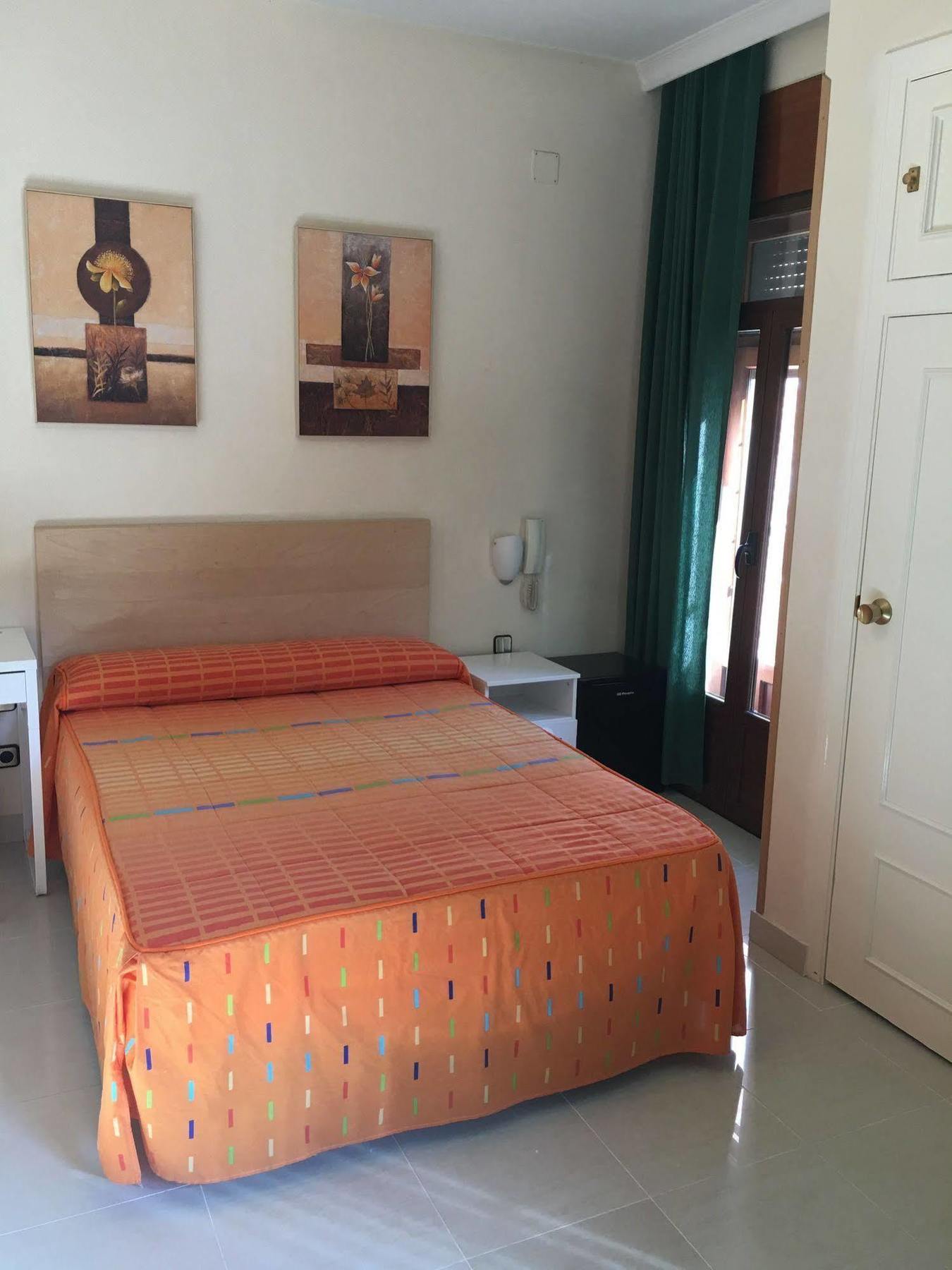 Hostal Cervantes Valdemoro Eksteriør billede