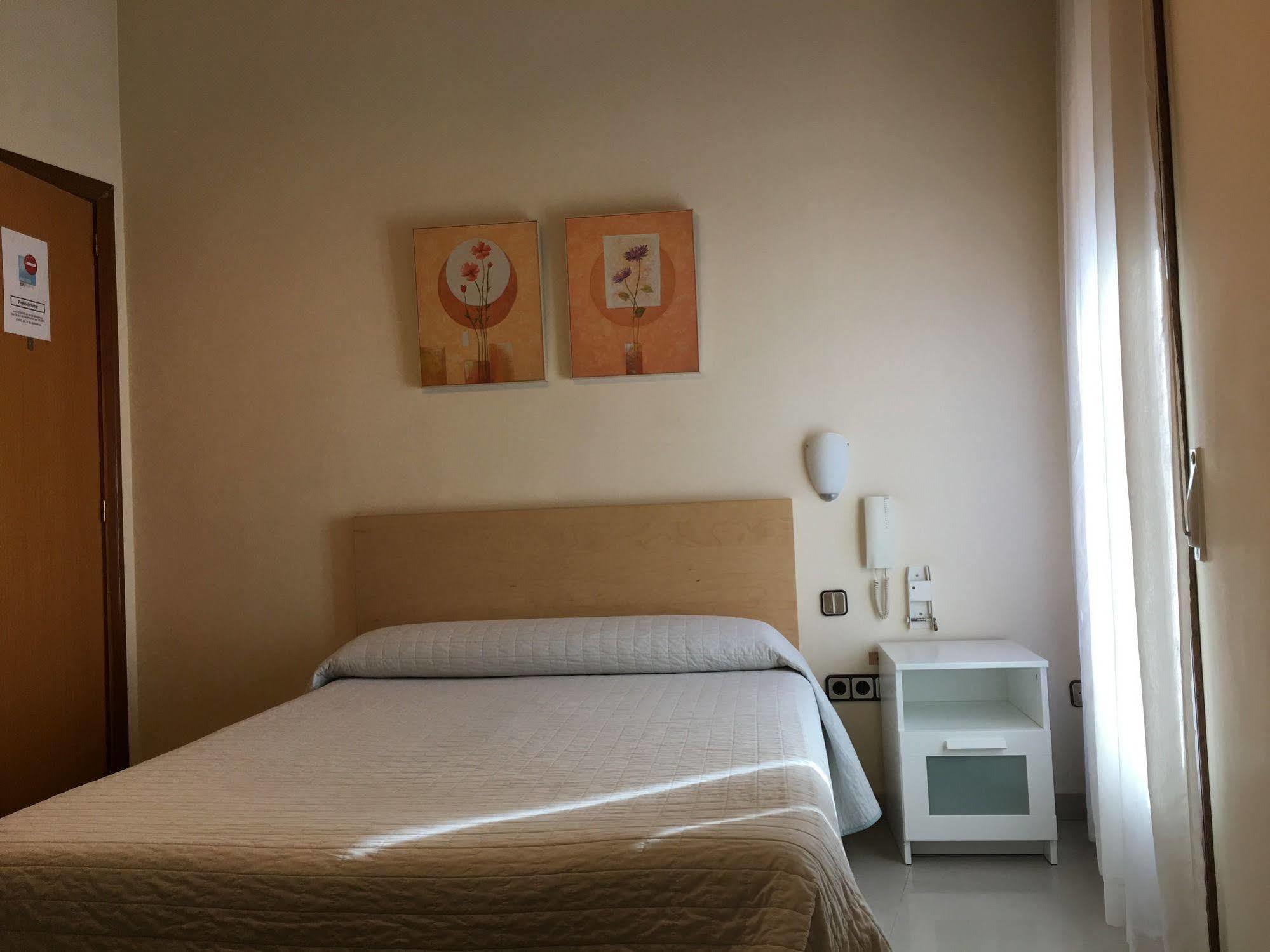 Hostal Cervantes Valdemoro Eksteriør billede