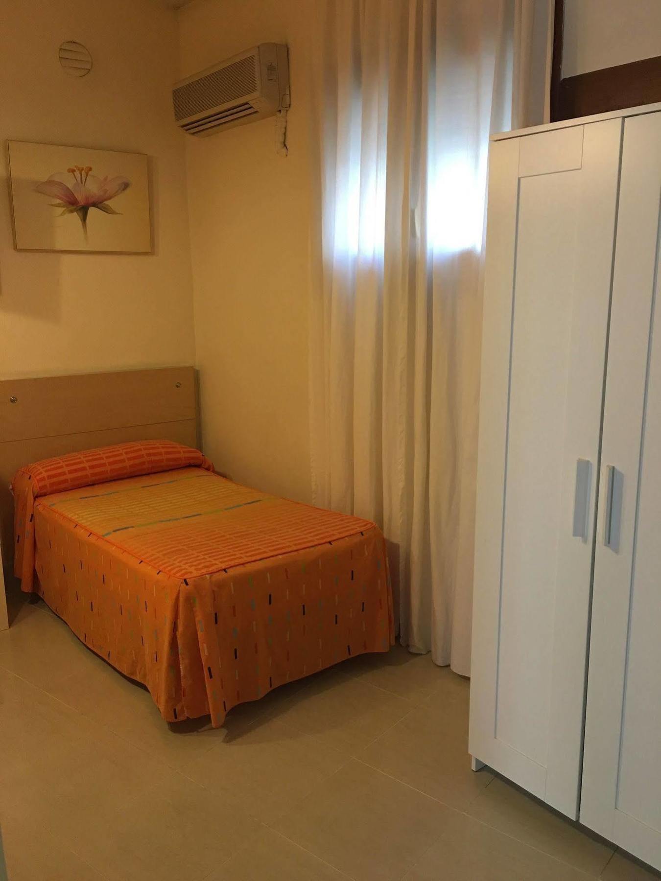 Hostal Cervantes Valdemoro Eksteriør billede