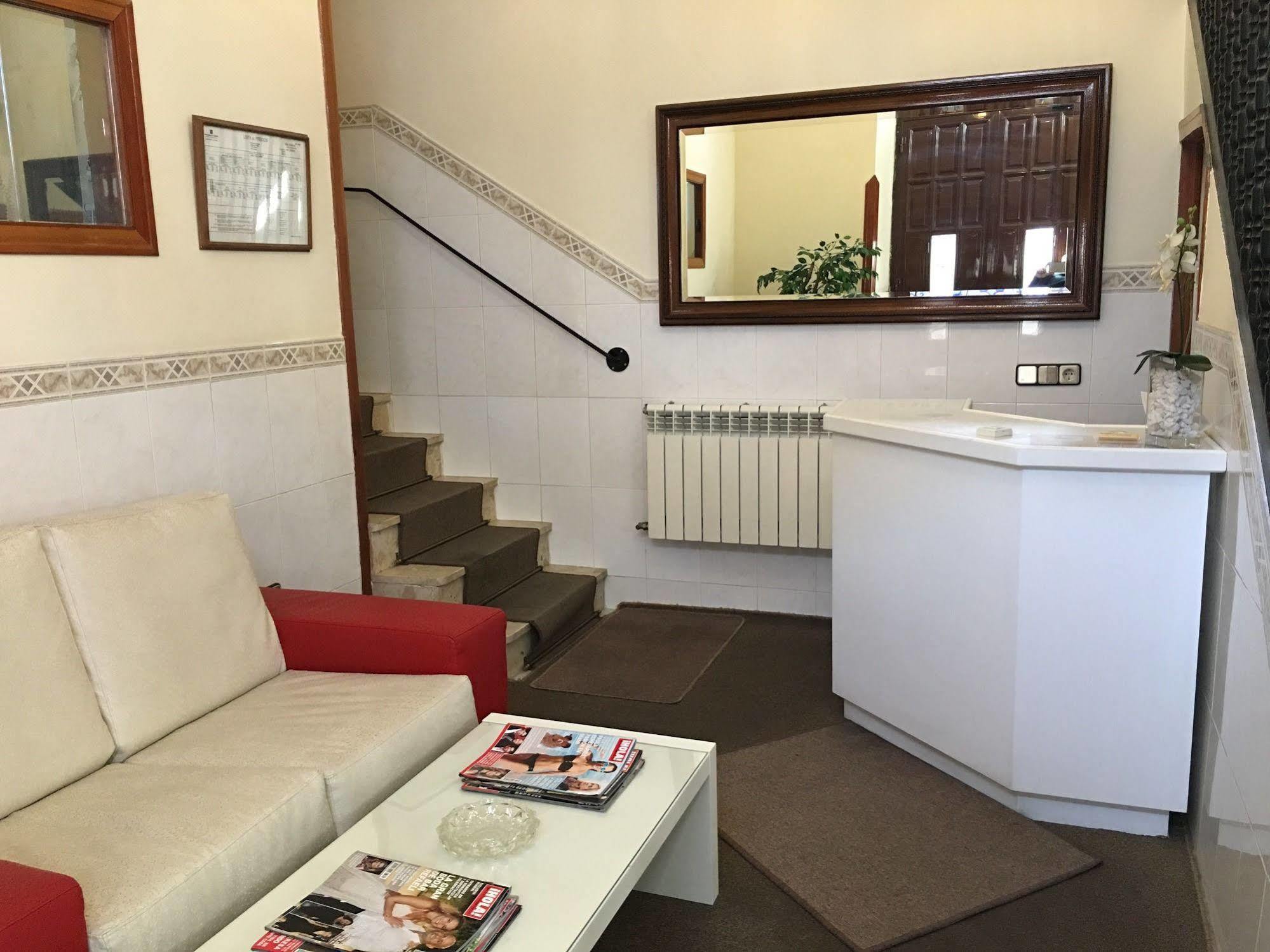 Hostal Cervantes Valdemoro Eksteriør billede