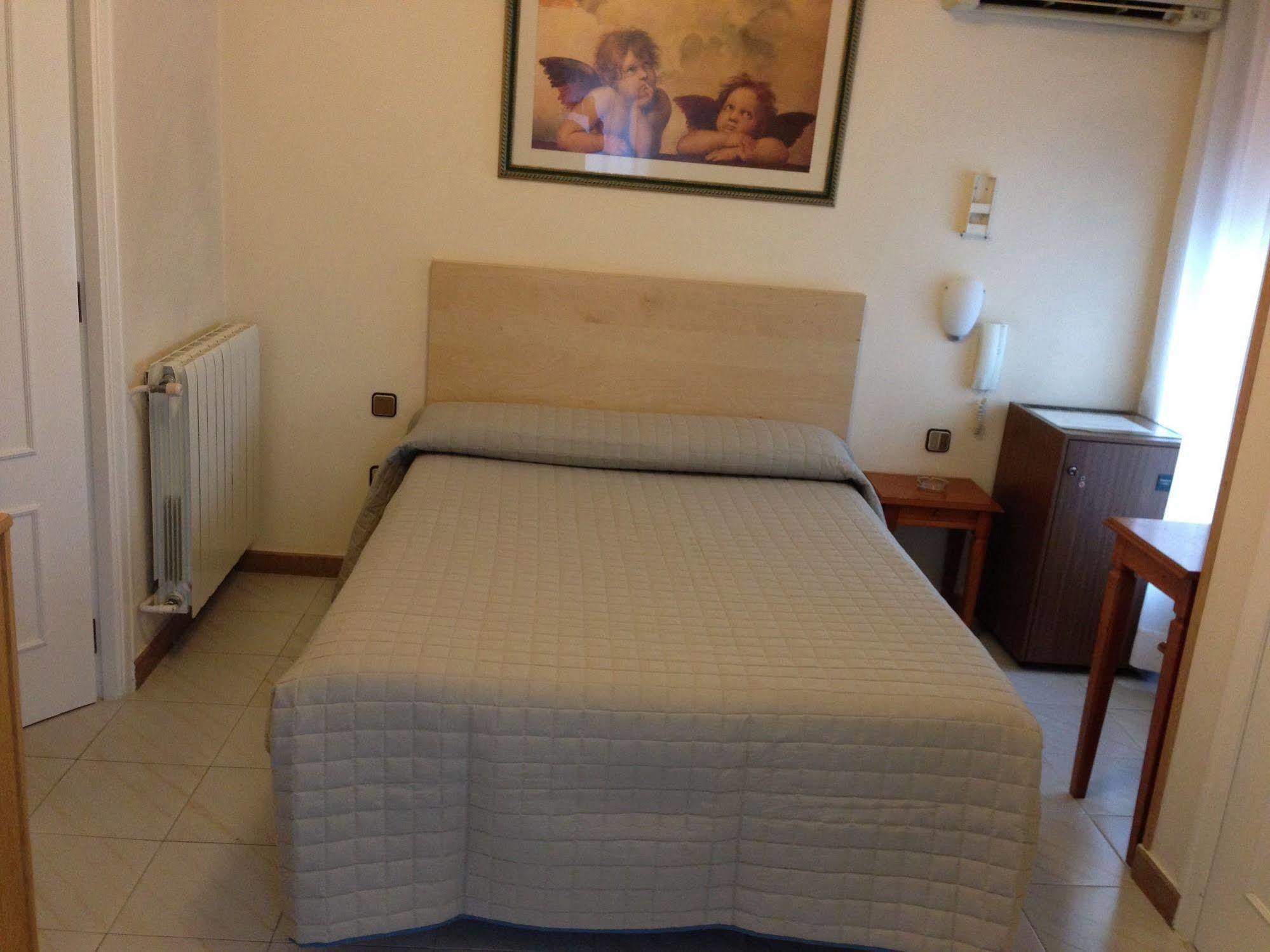 Hostal Cervantes Valdemoro Eksteriør billede