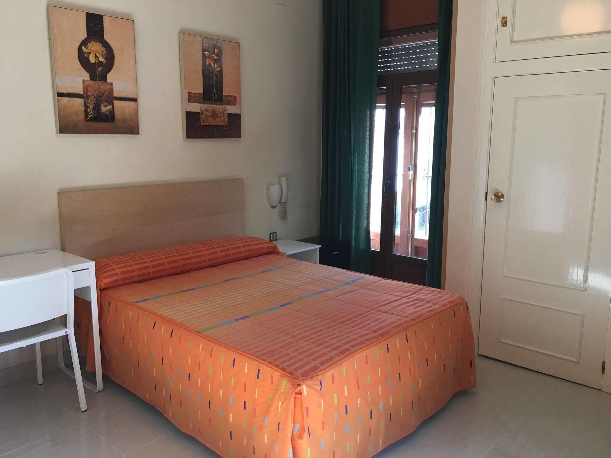 Hostal Cervantes Valdemoro Eksteriør billede