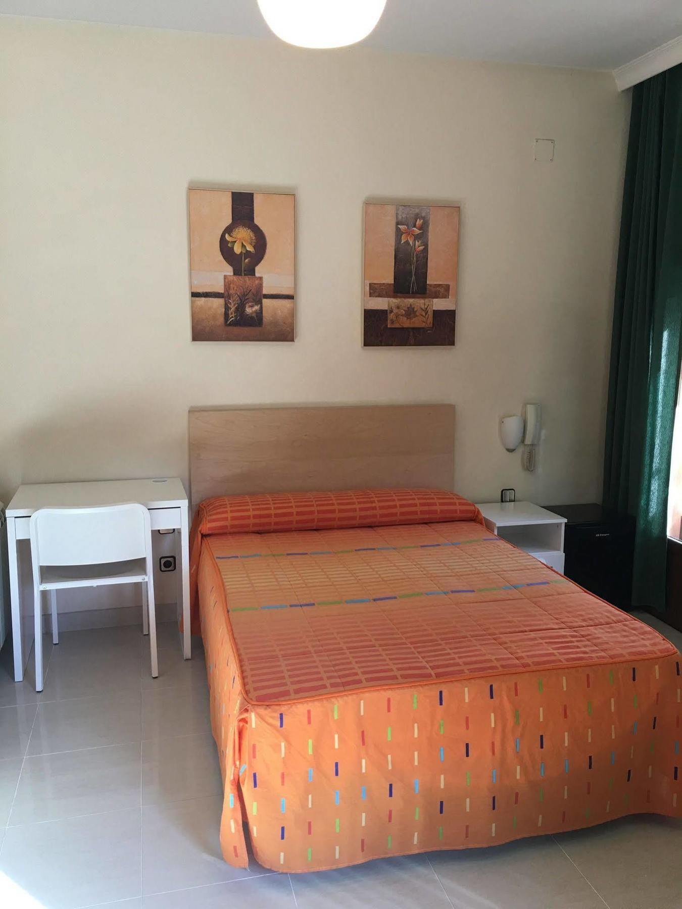 Hostal Cervantes Valdemoro Eksteriør billede
