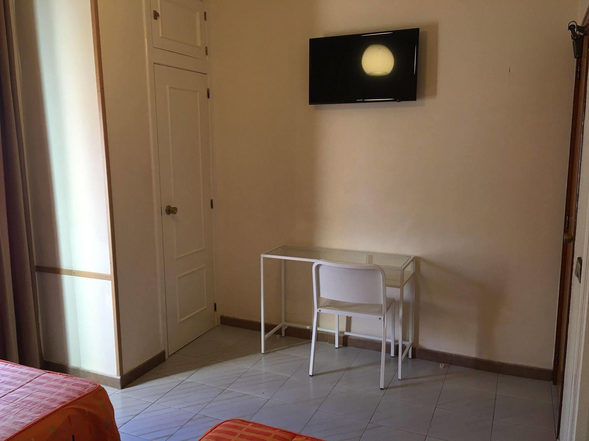 Hostal Cervantes Valdemoro Eksteriør billede