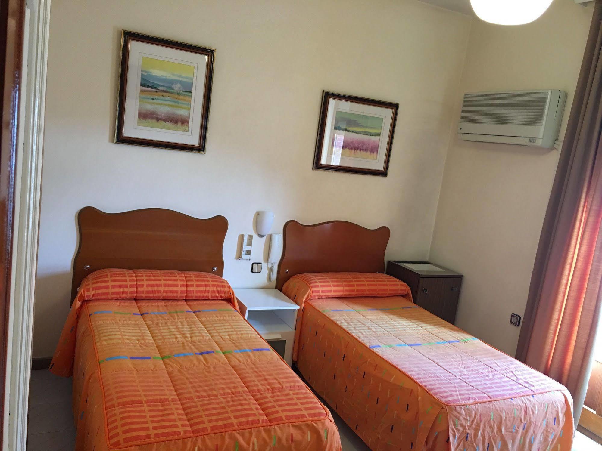 Hostal Cervantes Valdemoro Eksteriør billede