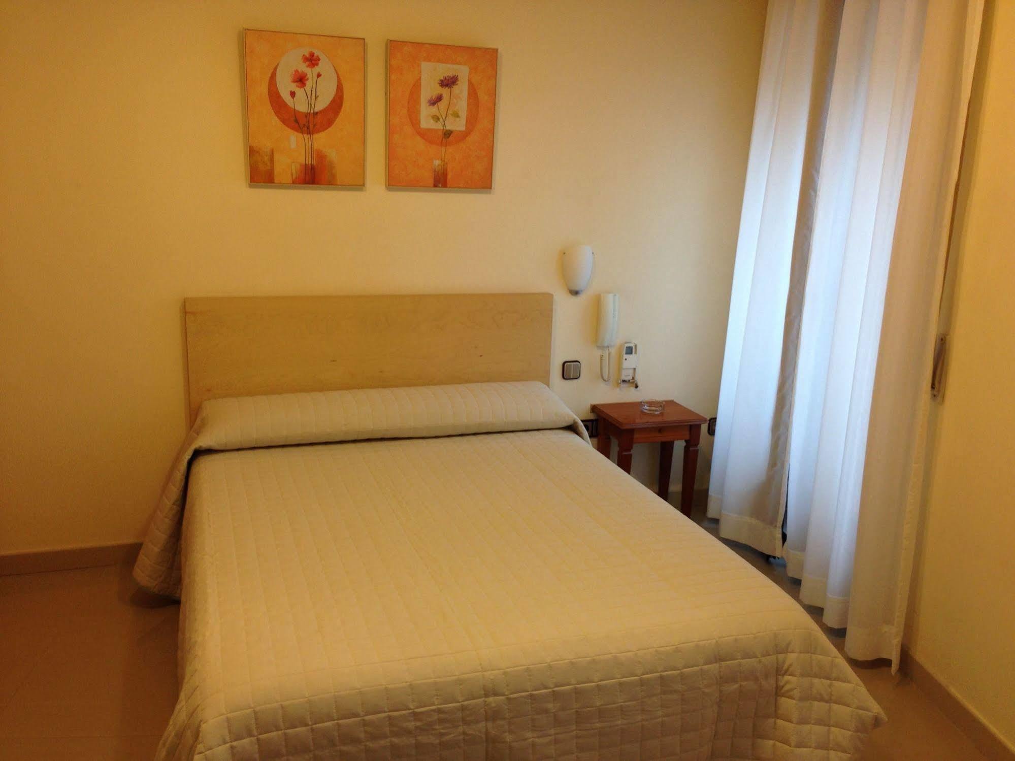 Hostal Cervantes Valdemoro Eksteriør billede